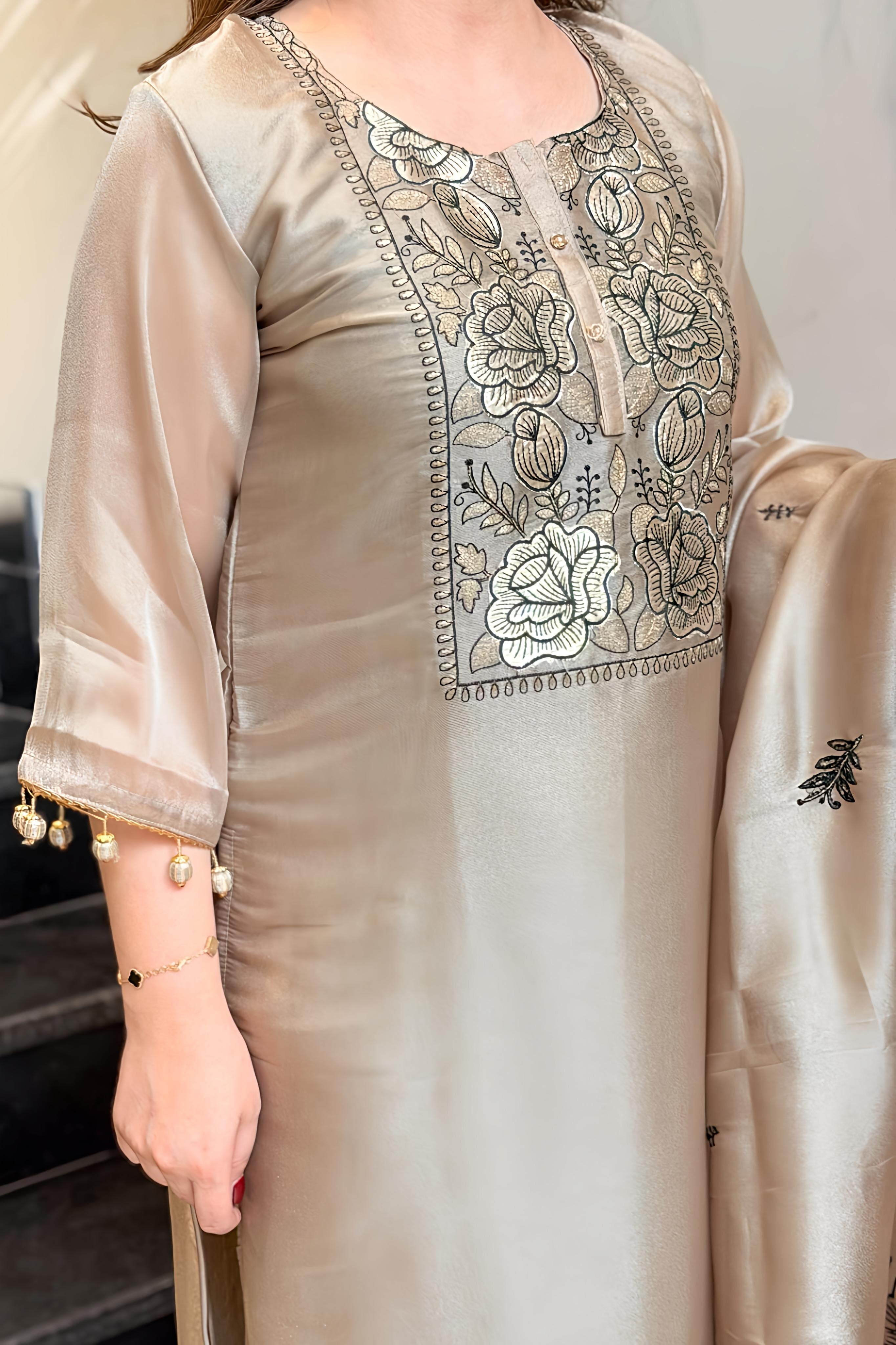 Elegant Family Function Wear Suit For Women