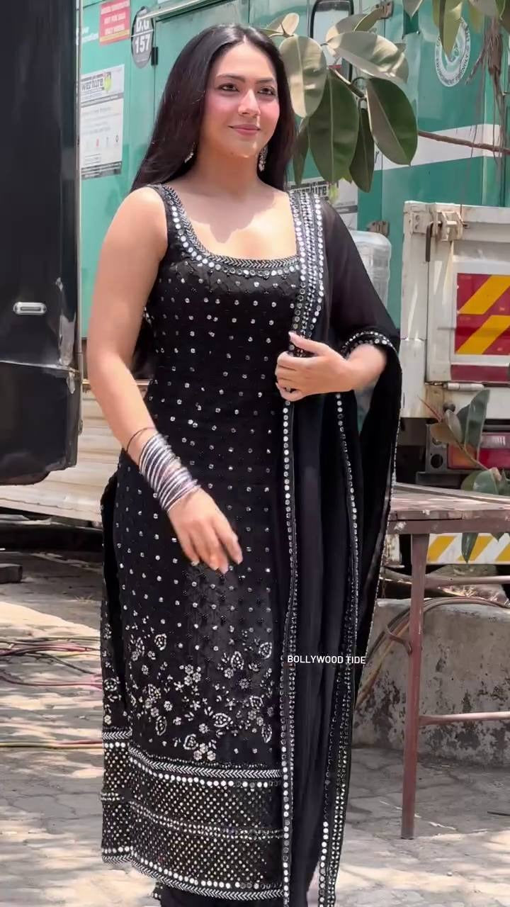 Black Straight Suit Set With Embroidered Elegance With Mirror Work