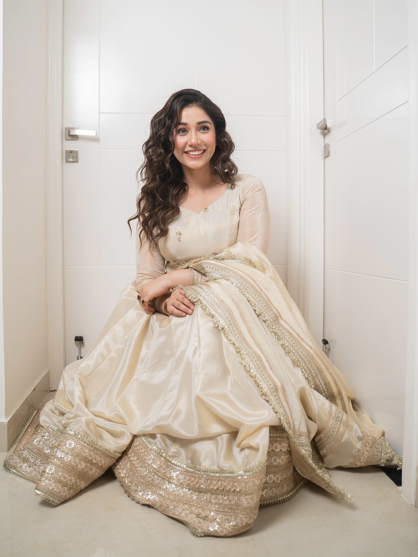 Royal Look Wear Elegant Anarkali Gown Set – Perfect for Weddings