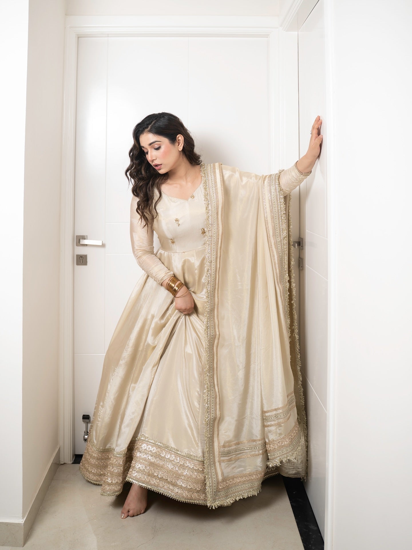 Royal Look Wear Elegant Anarkali Gown Set – Perfect for Weddings