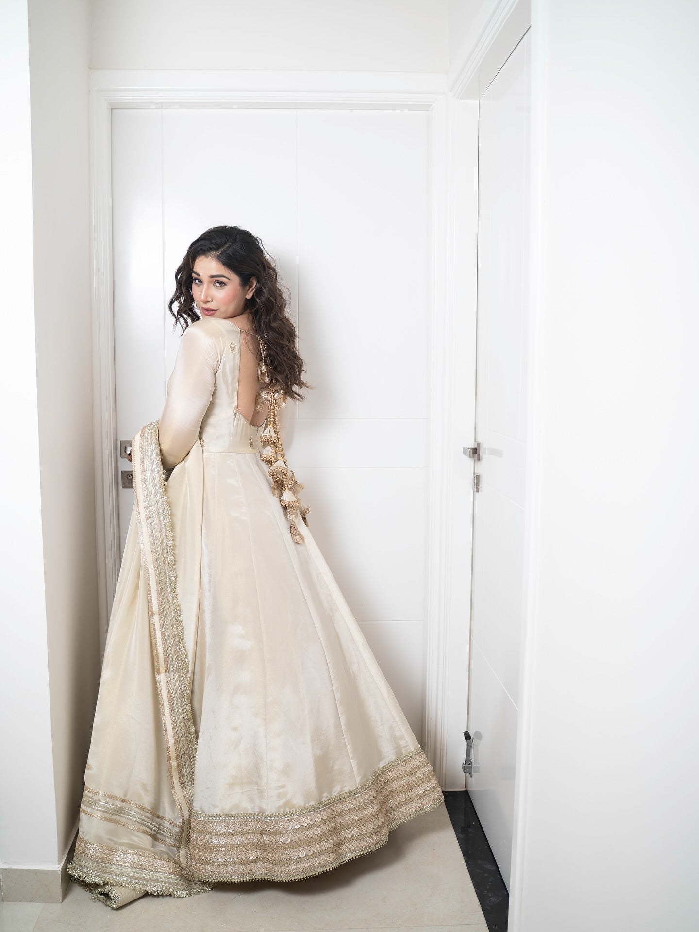 Royal Look Wear Elegant Anarkali Gown Set – Perfect for Weddings